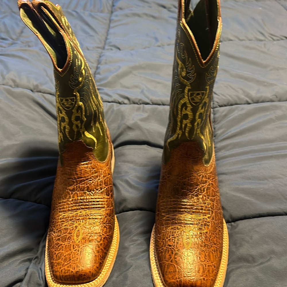 Ariat cowboy boots brand new size 12D never worn